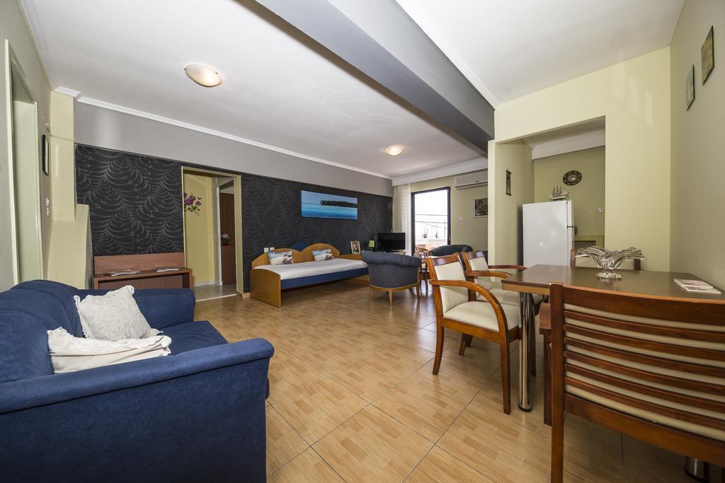 Park Apartment Паралия Дионисиу Екстериор снимка